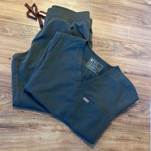 Figs Zamora joggers and Catarina top